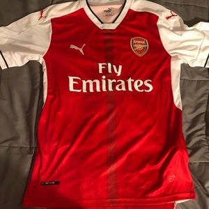 Mesut Özil Arsenal Jersey — adult L but close to M